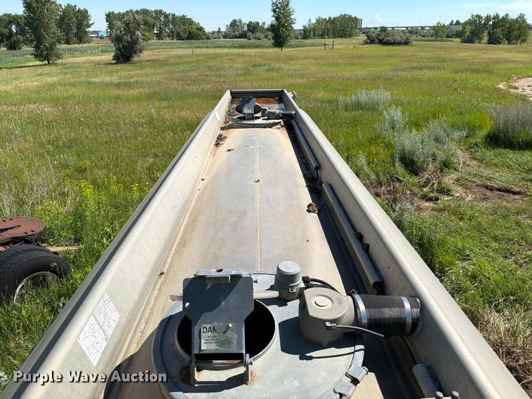 image for item DQ0075 1996 Beall BAST-30-2-SB tank trailer