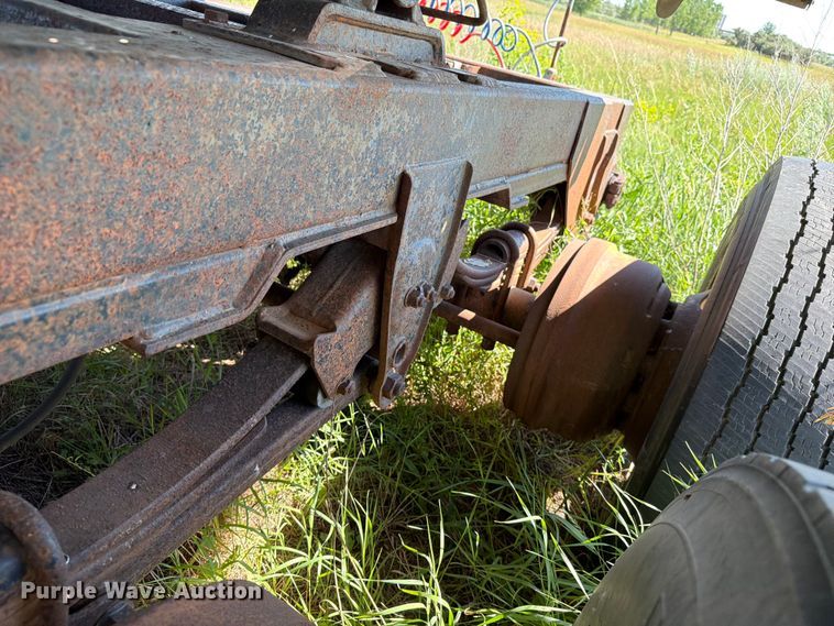 image for item DQ0075 1996 Beall BAST-30-2-SB tank trailer