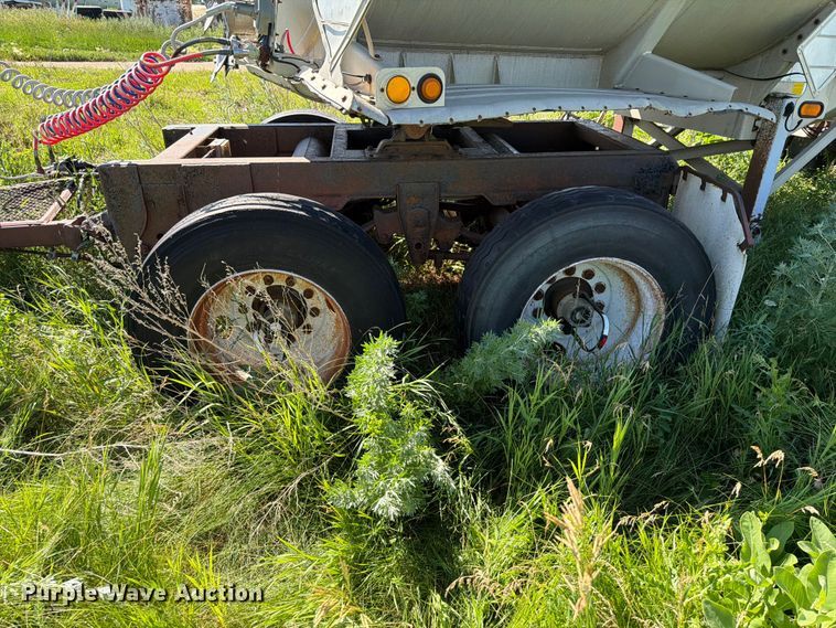 image for item DQ0075 1996 Beall BAST-30-2-SB tank trailer