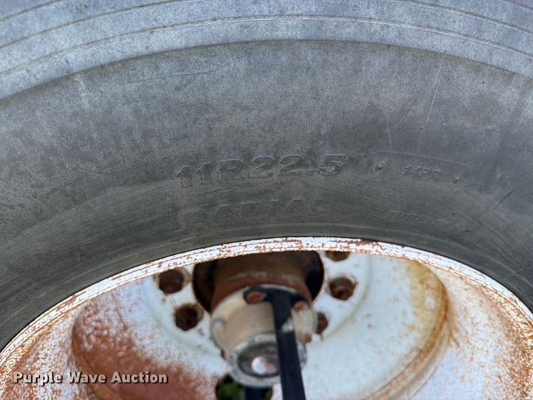 image for item DQ0075 1996 Beall BAST-30-2-SB tank trailer