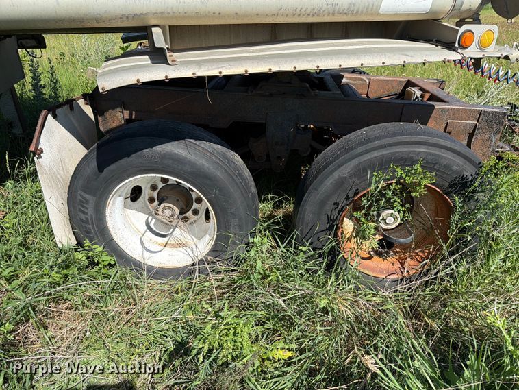 image for item DQ0075 1996 Beall BAST-30-2-SB tank trailer