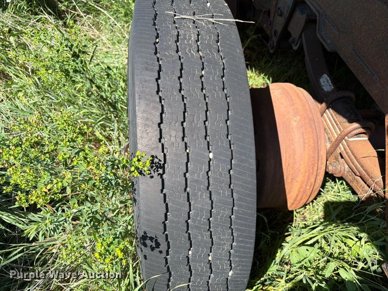 image for item DQ0075 1996 Beall BAST-30-2-SB tank trailer
