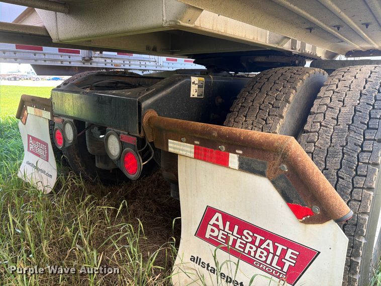 image for item DQ0076 2020 Peterbilt 579 semi truck