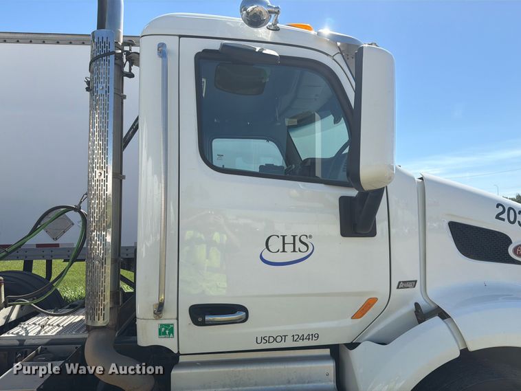 image for item DQ0076 2020 Peterbilt 579 semi truck
