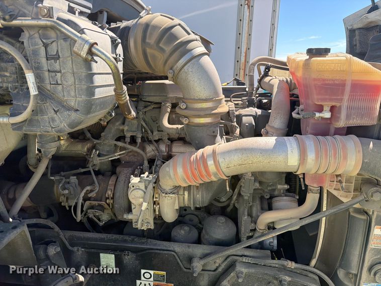 image for item DQ0076 2020 Peterbilt 579 semi truck