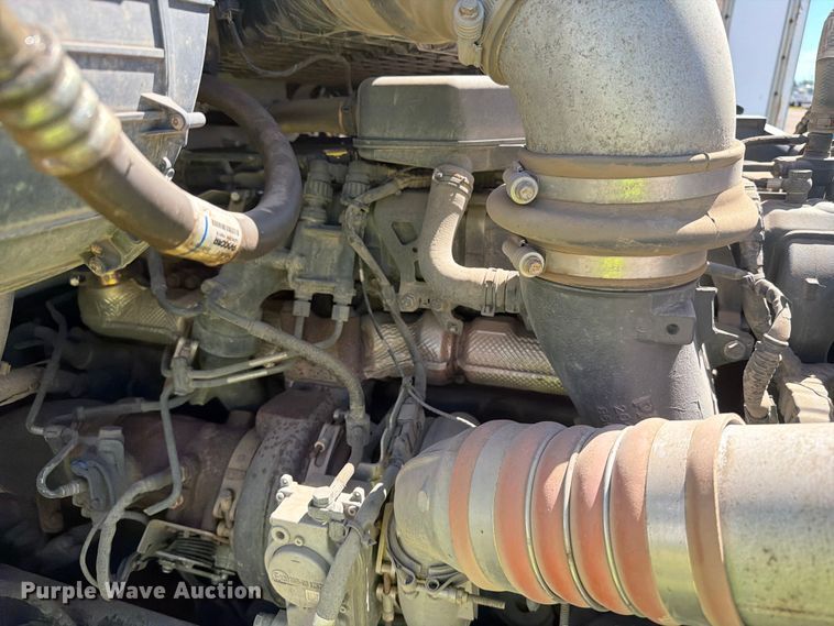 image for item DQ0076 2020 Peterbilt 579 semi truck