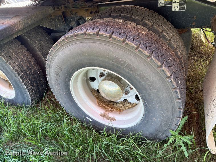 image for item DQ0076 2020 Peterbilt 579 semi truck