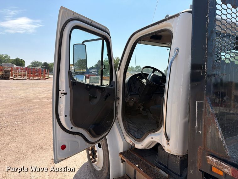 image for item DQ0082 2020 Freightliner Business Class M2 flatbed truck