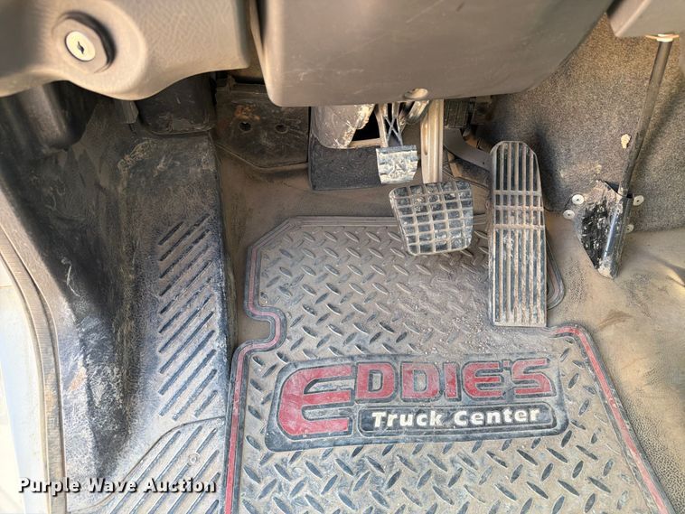 image for item DQ0082 2020 Freightliner Business Class M2 flatbed truck