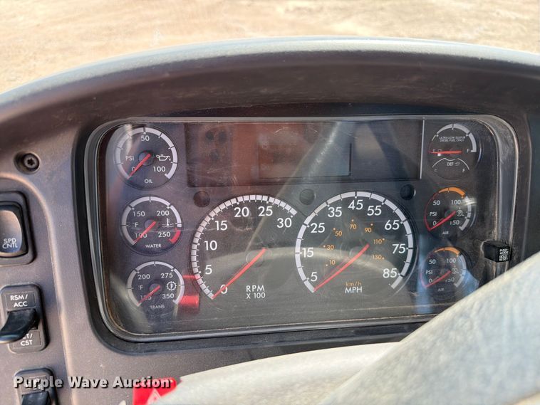 image for item DQ0082 2020 Freightliner Business Class M2 flatbed truck