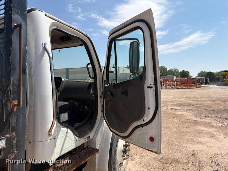image for item DQ0082 2020 Freightliner Business Class M2 flatbed truck