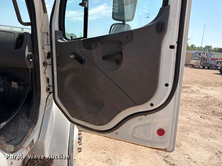 image for item DQ0082 2020 Freightliner Business Class M2 flatbed truck