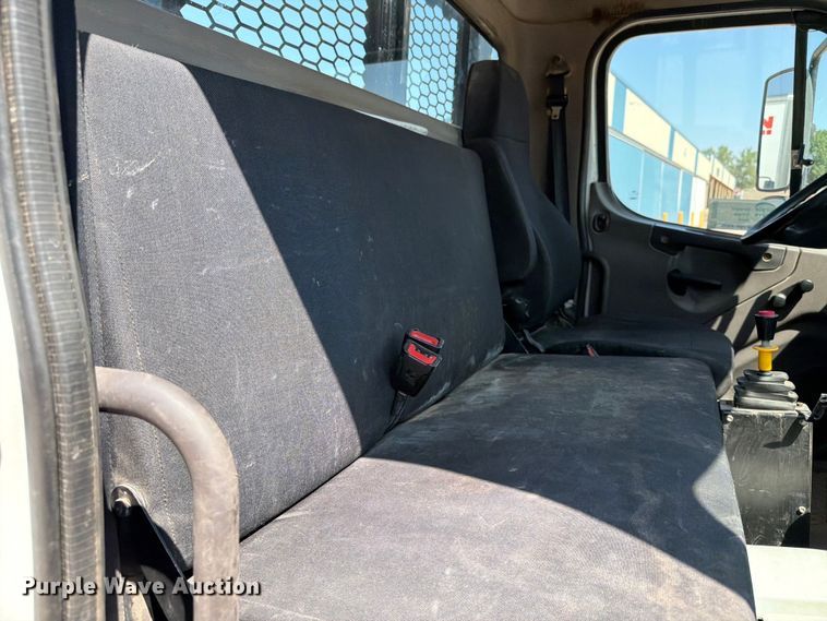 image for item DQ0082 2020 Freightliner Business Class M2 flatbed truck