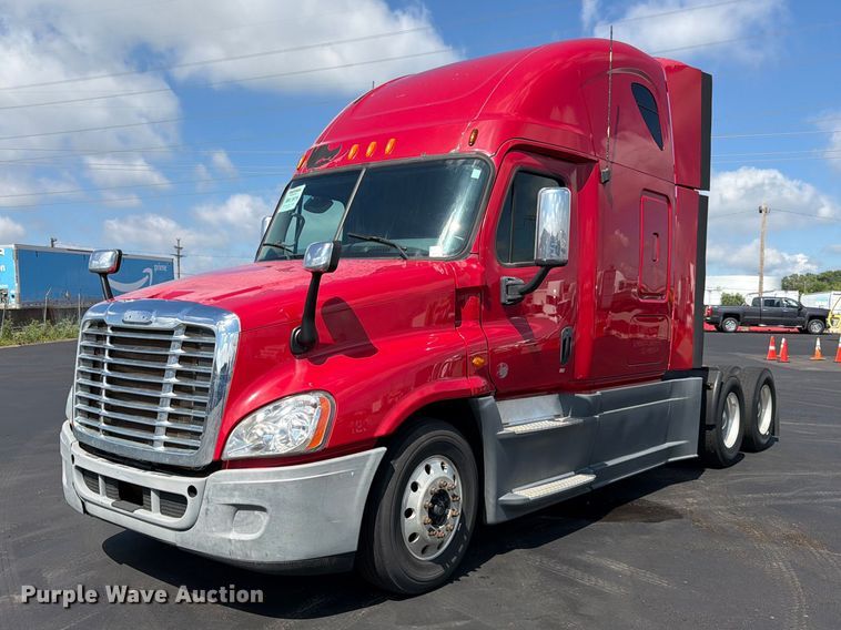 2013 Freightliner Cascadia semi truck