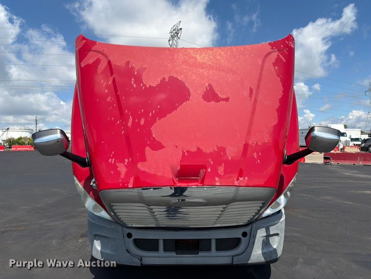 image for item DQ7893 2013 Freightliner Cascadia semi truck