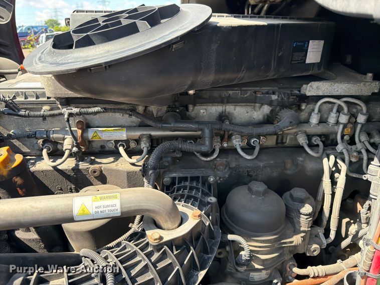 image for item DQ7893 2013 Freightliner Cascadia semi truck