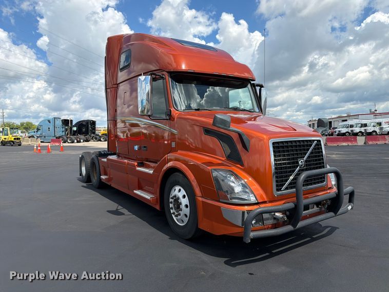 image for item DQ7895 2016 Volvo VN semi truck