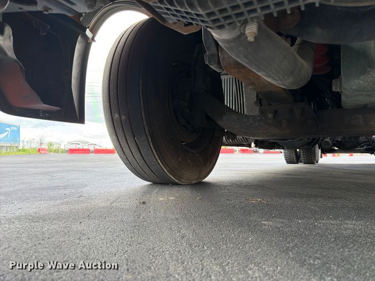 image for item DQ7895 2016 Volvo VN semi truck