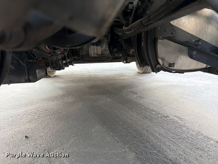 image for item DQ7895 2016 Volvo VN semi truck