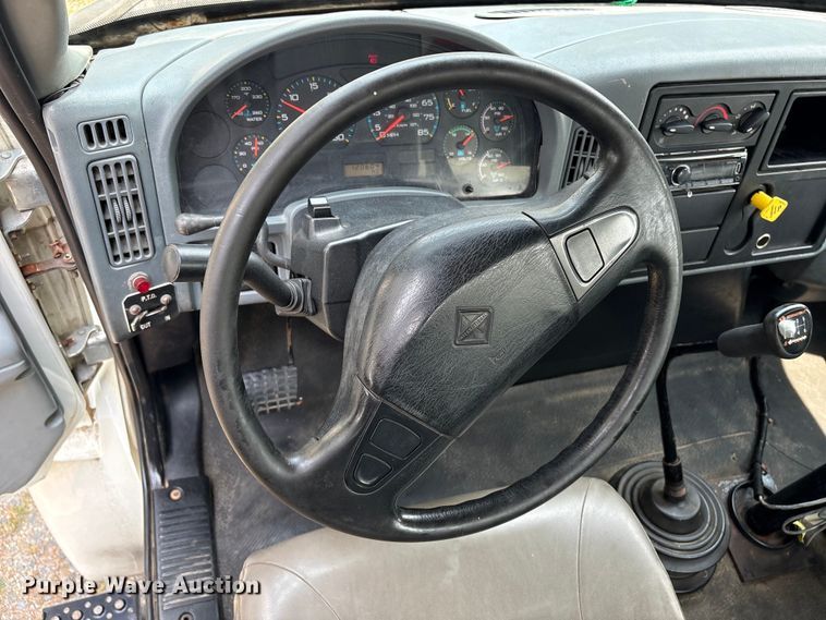 image for item DT2904 2002 International 4300 propane delivery truck