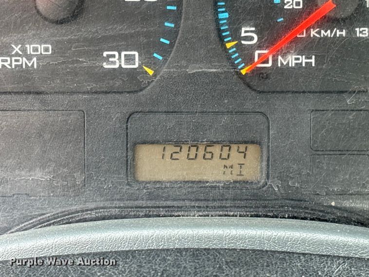 image for item DT2904 2002 International 4300 propane delivery truck