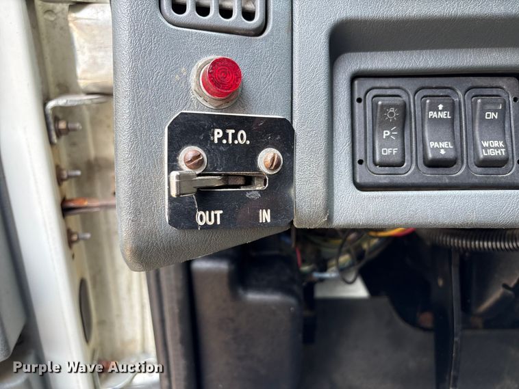 image for item DT2904 2002 International 4300 propane delivery truck
