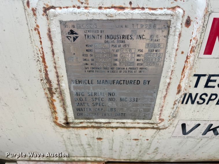 image for item DT2904 2002 International 4300 propane delivery truck