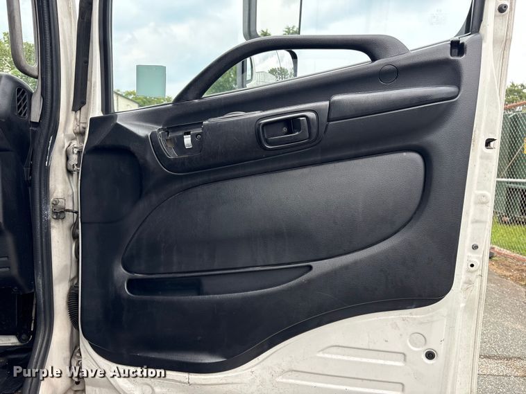 image for item DT2912 2016 Hino 268 refrigerated truck