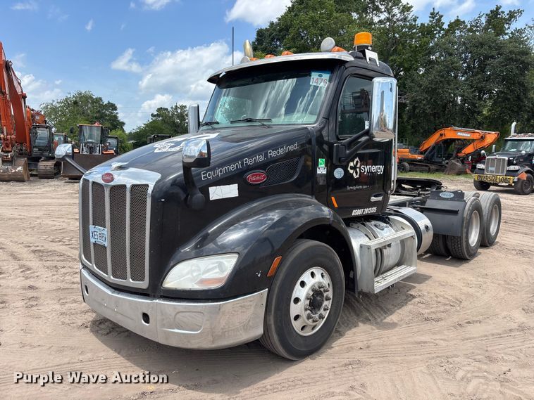 2018 Peterbilt 579 semi truck