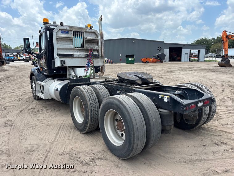 image for item DU6382 2018 Peterbilt 579 semi truck