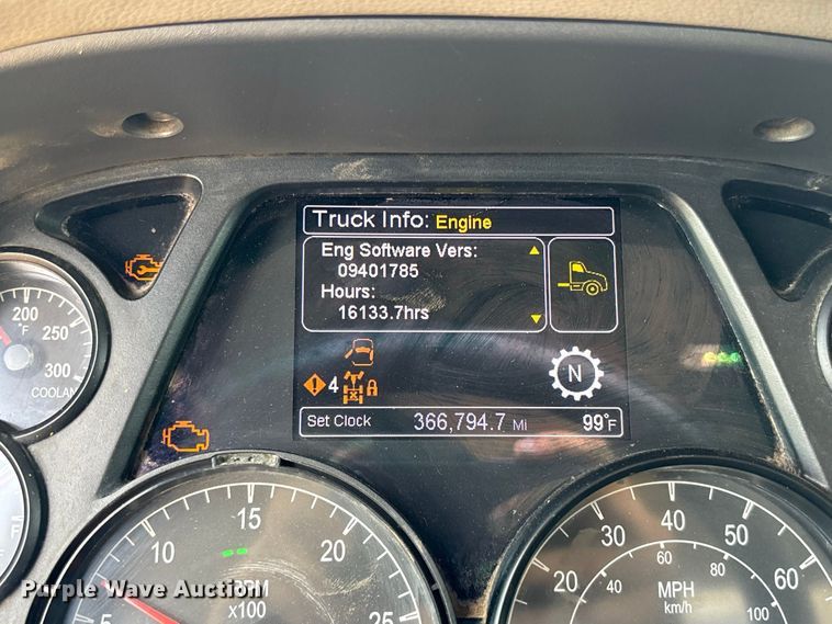 image for item DU6382 2018 Peterbilt 579 semi truck