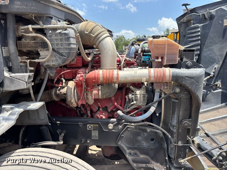 image for item DU6382 2018 Peterbilt 579 semi truck