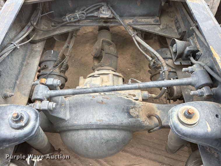 image for item DU6382 2018 Peterbilt 579 semi truck