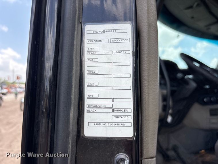 image for item DU6382 2018 Peterbilt 579 semi truck