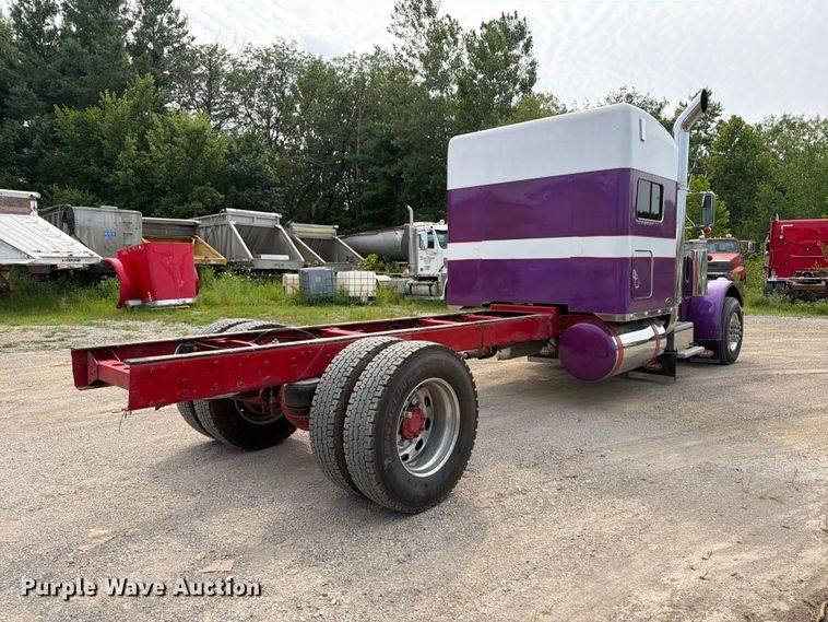 image for item DV2053 1980 Peterbilt 359 truck cab and chassis