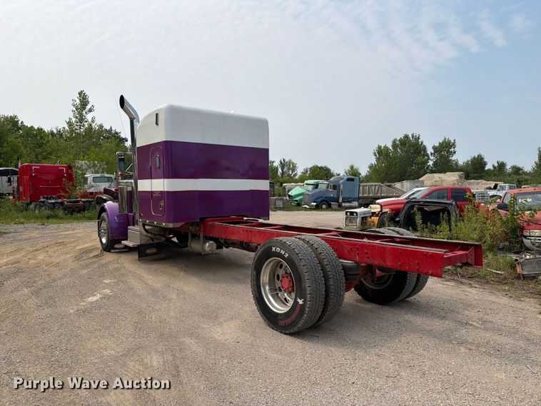 image for item DV2053 1980 Peterbilt 359 truck cab and chassis