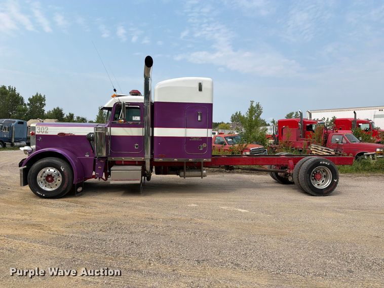 image for item DV2053 1980 Peterbilt 359 truck cab and chassis