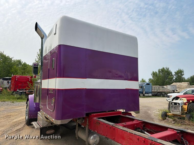 image for item DV2053 1980 Peterbilt 359 truck cab and chassis