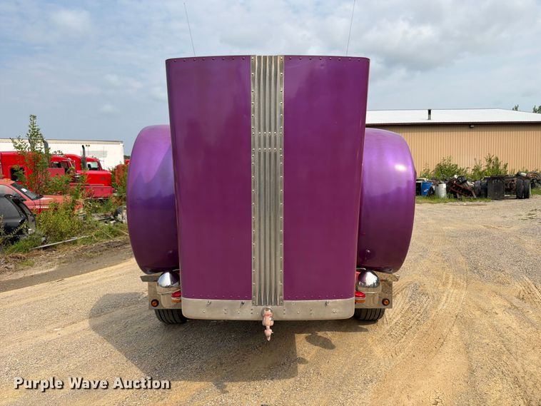 image for item DV2053 1980 Peterbilt 359 truck cab and chassis