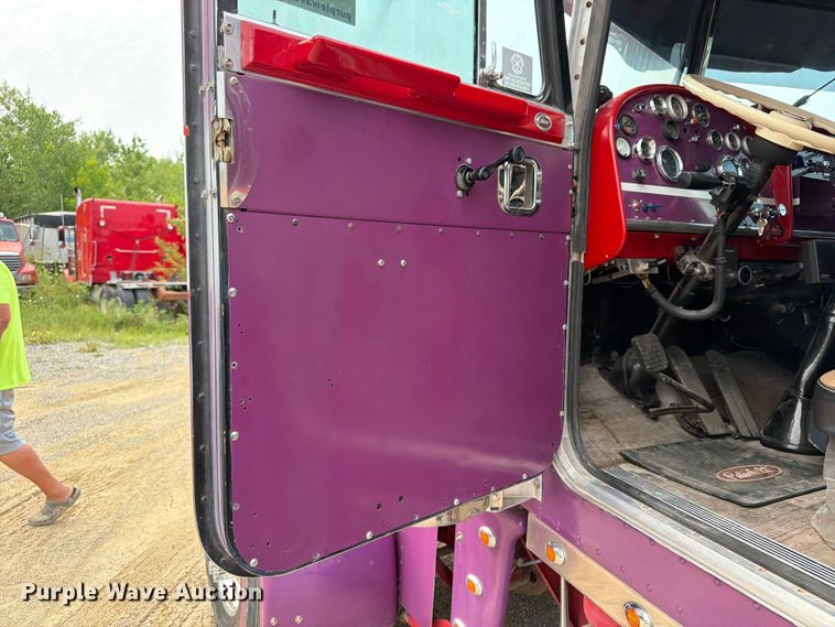 image for item DV2053 1980 Peterbilt 359 truck cab and chassis