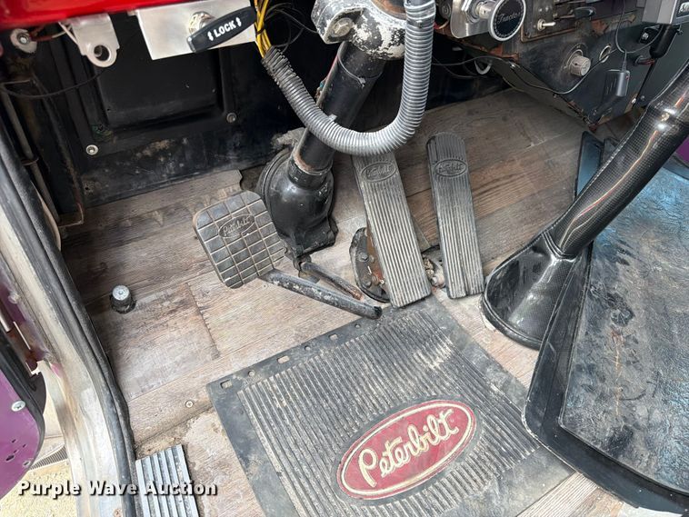 image for item DV2053 1980 Peterbilt 359 truck cab and chassis