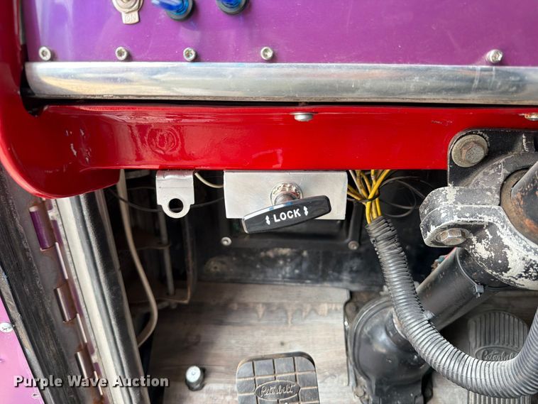 image for item DV2053 1980 Peterbilt 359 truck cab and chassis