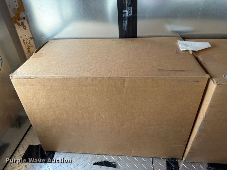image for item DV2053 1980 Peterbilt 359 truck cab and chassis