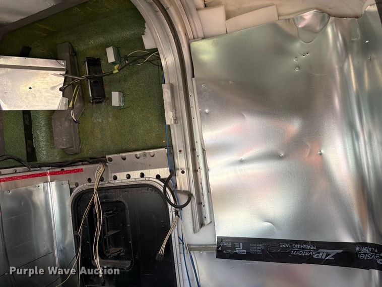 image for item DV2053 1980 Peterbilt 359 truck cab and chassis