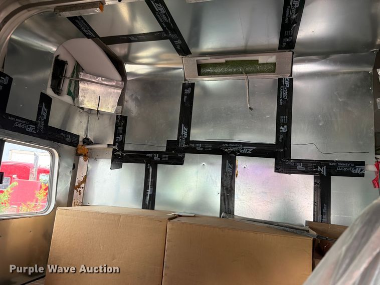 image for item DV2053 1980 Peterbilt 359 truck cab and chassis
