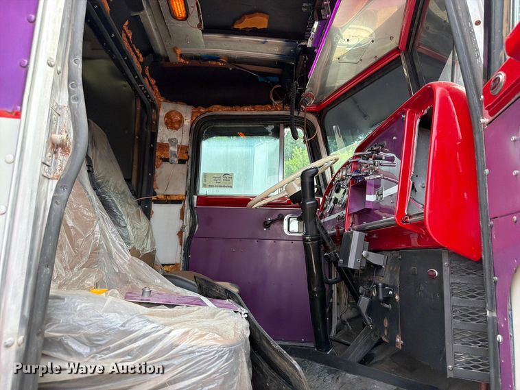 image for item DV2053 1980 Peterbilt 359 truck cab and chassis