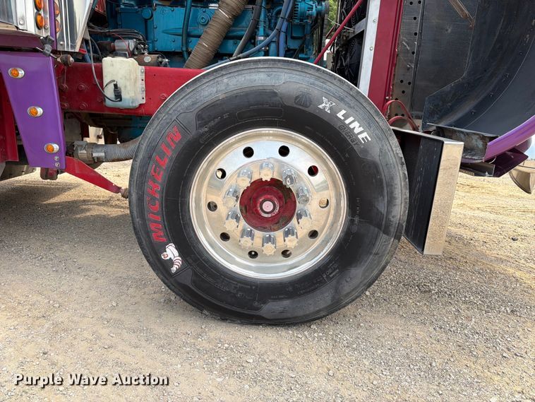 image for item DV2053 1980 Peterbilt 359 truck cab and chassis
