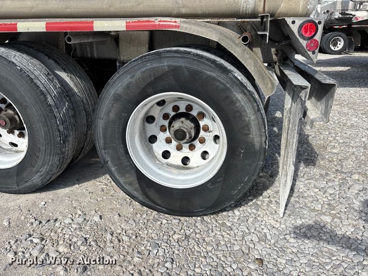 image for item DV4392 1992 Polar Tank Trailer, Inc. tank trailer