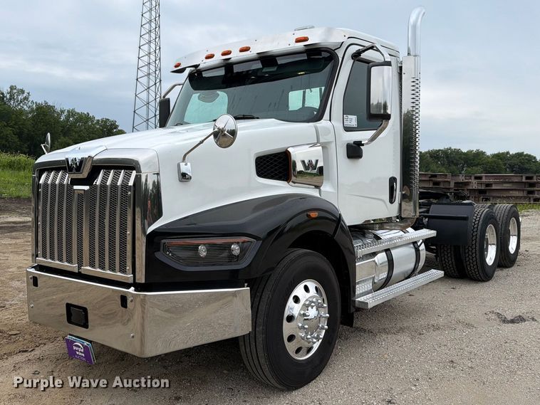 image for item DV8541 2022 Western Star 49X Chassis semi truck