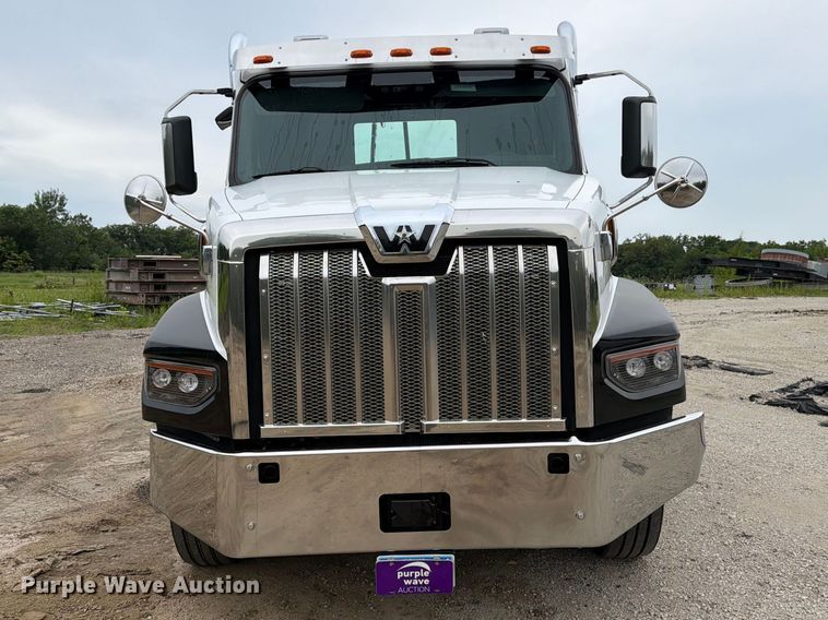 image for item DV8541 2022 Western Star 49X Chassis semi truck